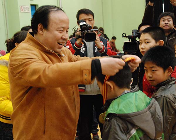 集团连续多年赞助华富杯少儿乒乓球赛